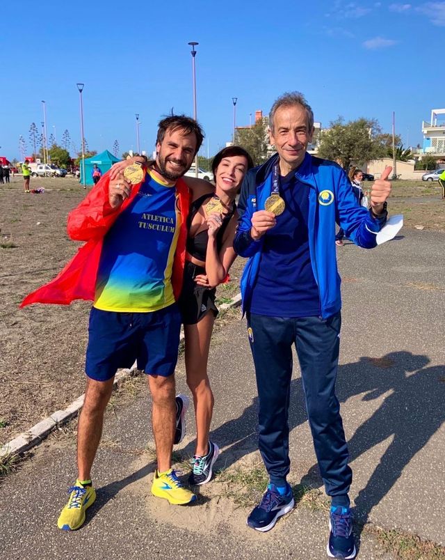 Da sinistra gli attori Sebastiano Gavasso e Martina Galletta (che domenica ha esordito nella mezza maratona in 1:39') e Roberto Di Sante