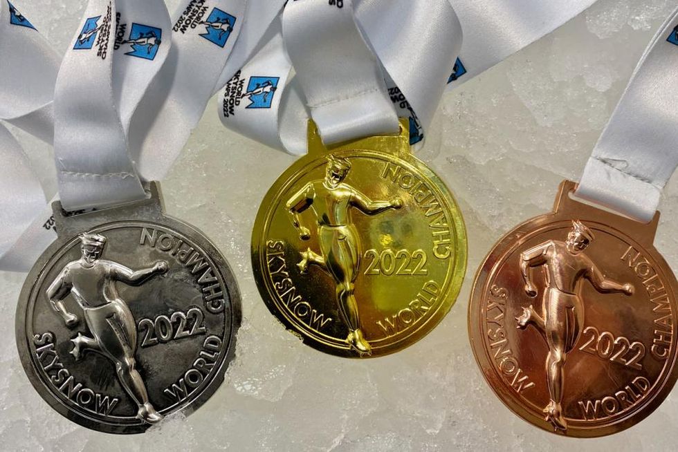 Tre medaglie per tre diverse categorie di gara ( )