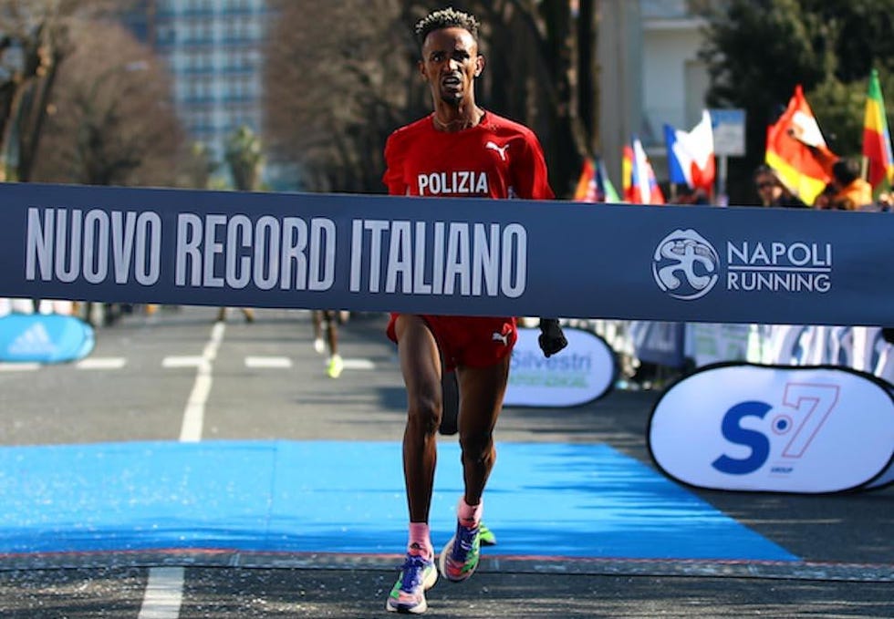 Yeman Crippa alla traguardo napoletano del quartiere di Fuorigrotta (Credits Phototoday Napoli Running)