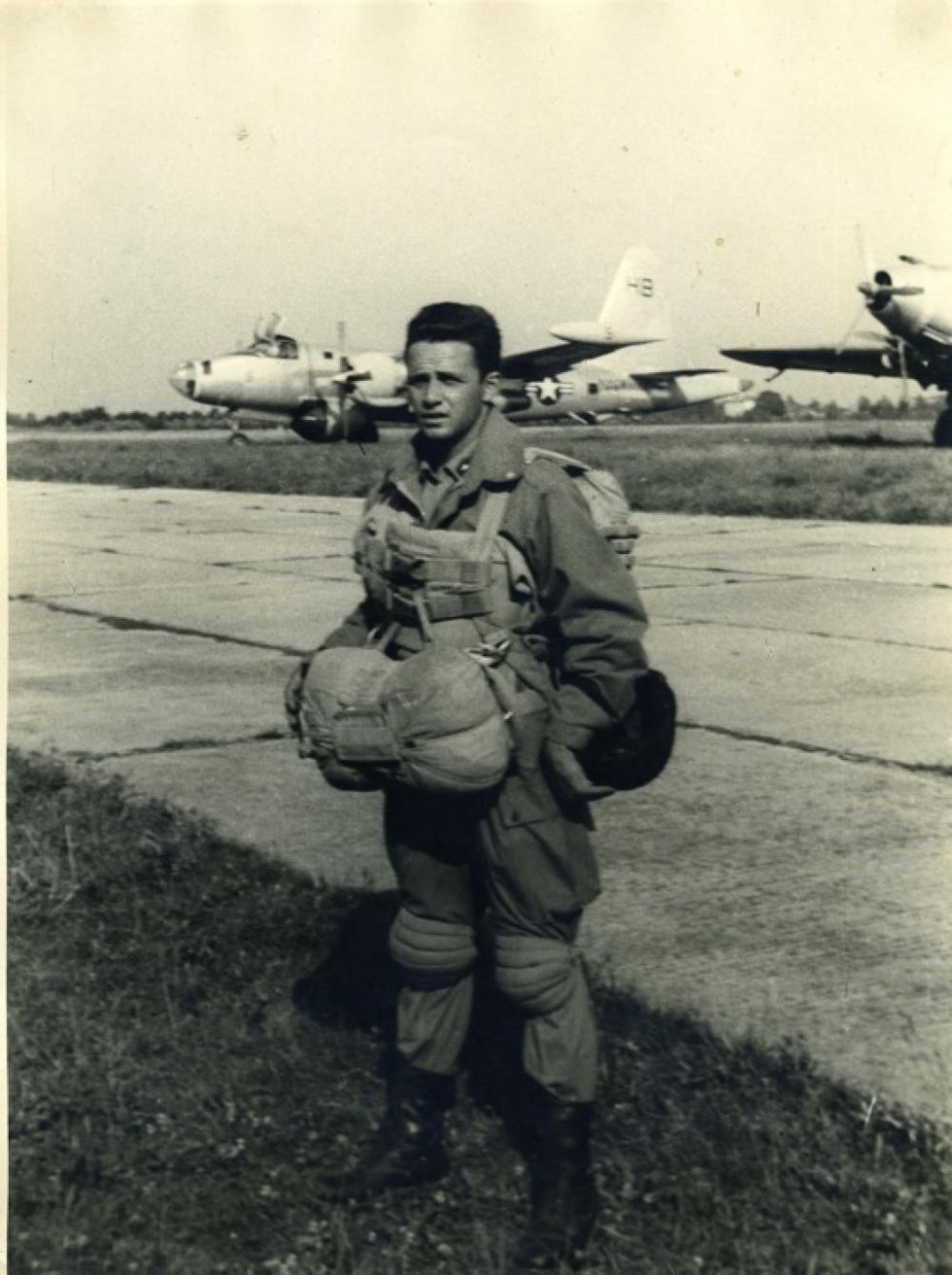 Alessandro Belliere con la divisa da Alpino Paracadutista