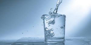 acqua bicchiere