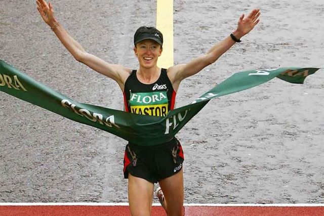 Deena Kastor nel 2015 ha fatto registrare il record di maratona degli Stati Uniti (2h 27' 47"). Il suo libro “Running on Happy” è stato pubblicato nell’aprile 2017