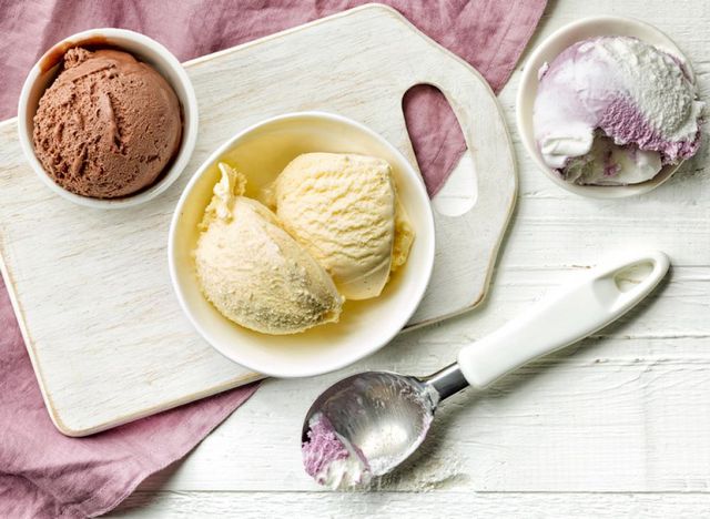 Due palline di gelato alla crema (una coppetta) corrispondono a  circa 100 calorie