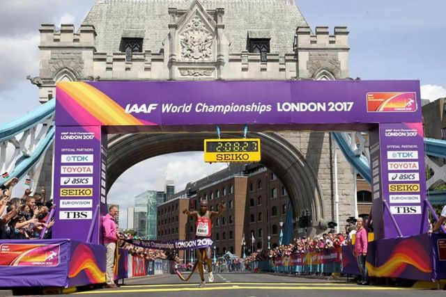 Il keniano Geoffrey Kirui vince la maratona dei Mondiali di Atletica di Londra ( )