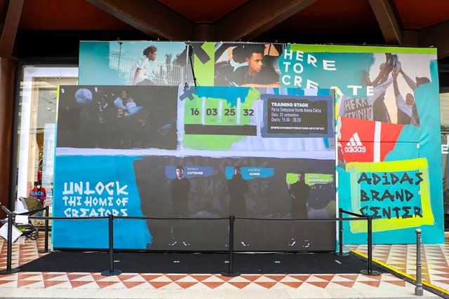 L'adidas wall del nuovo brand center adidas in Corso Vittorio Emanuele II