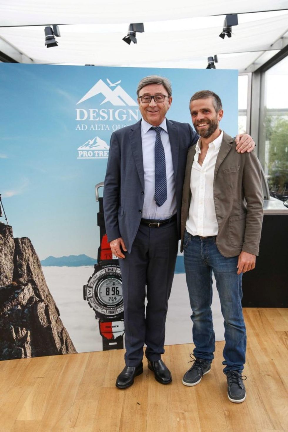 Il Presidente del CAI Vincenzo Torti con Andrea Pasquinelli, il vincitore del concorso "Design ad Alta Quota"