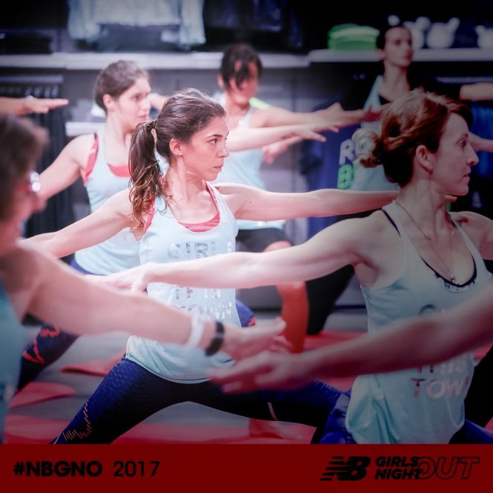 La nostra Micol Ramundo durante la sessione di Yoga organizzata da New Balance Italia