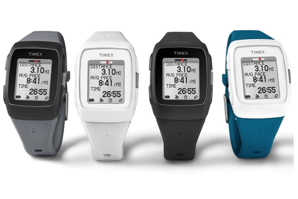 La cassa bianca o nera del Timex Ironman GPS può essere abbinata a cinturini intercambiabili di diverso colore