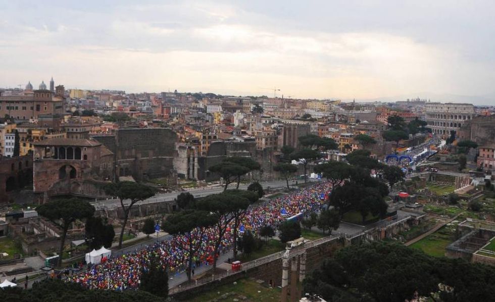 Il fiume di runners che invade Roma (Credit Maratona di Roma)