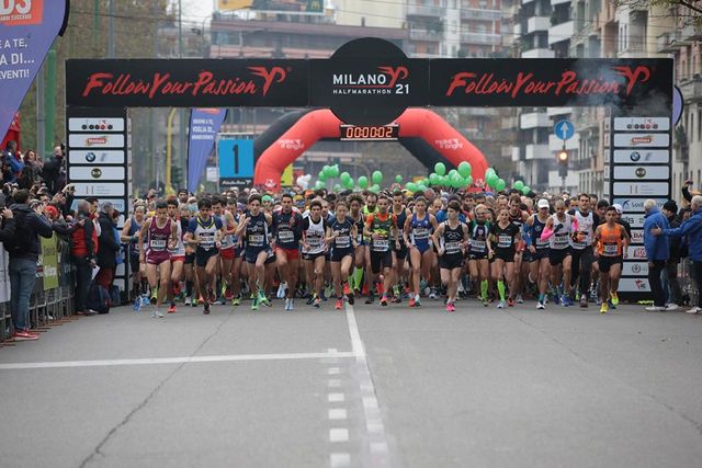 La partenza della Milano21 Half Marathon dello scorso anno