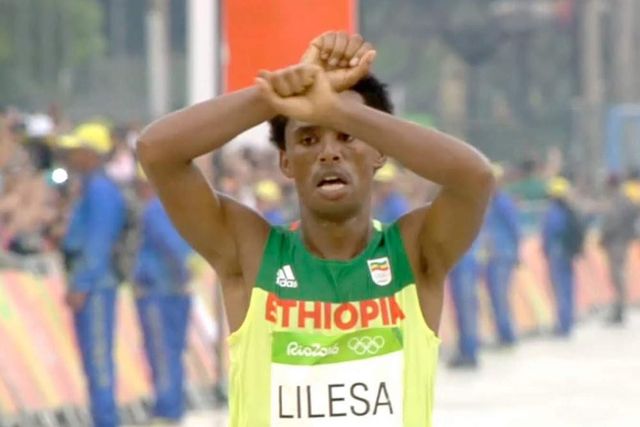L'atleta etiope Feyisa Lilesa