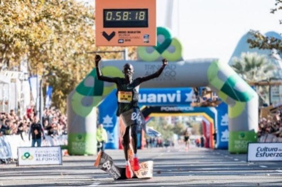 Abraham Kiptum, detentore del nuovo record mondiale nella mezza maratona