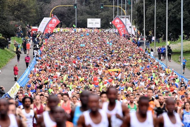 La partenza della RomaOstia, la mezza maratona più partecipata d'Italia che era in programma domenica 8 marzo ma che è stata rinviata a data da destinarsi causa coronavirus. ( )