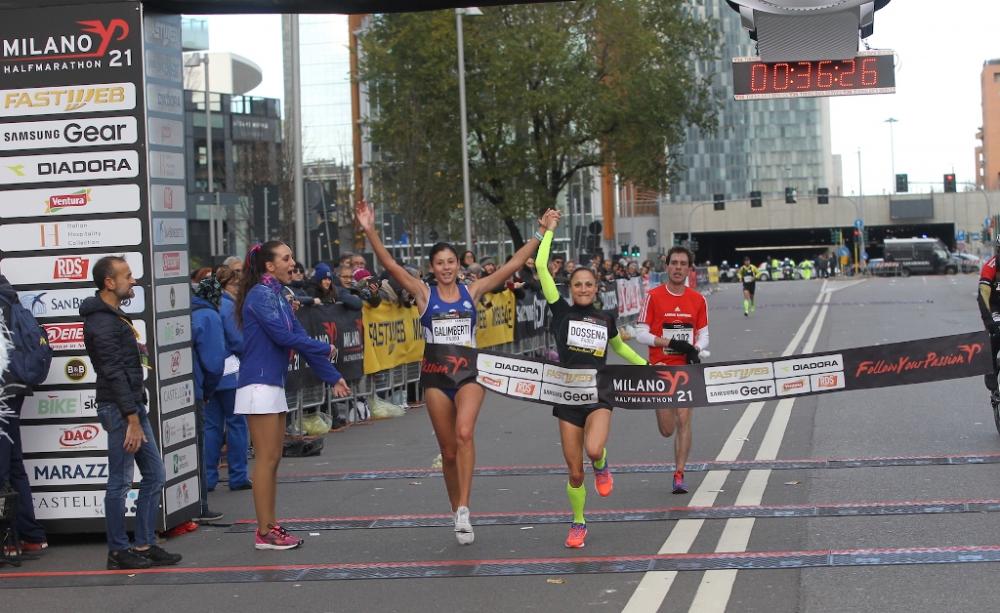 Sara Galimberti e Sara Dossena tagliano insieme il traguardo della 10K agonistica