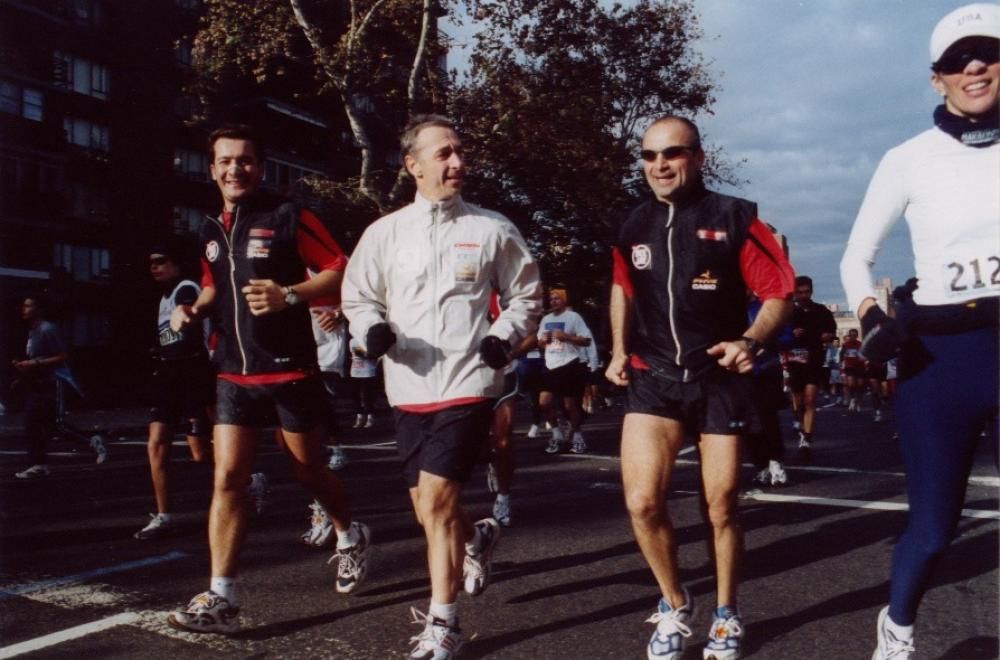 La prima NYC Marathon di Linus, nel 2002, con al fianco Aldo Rock Calandro
