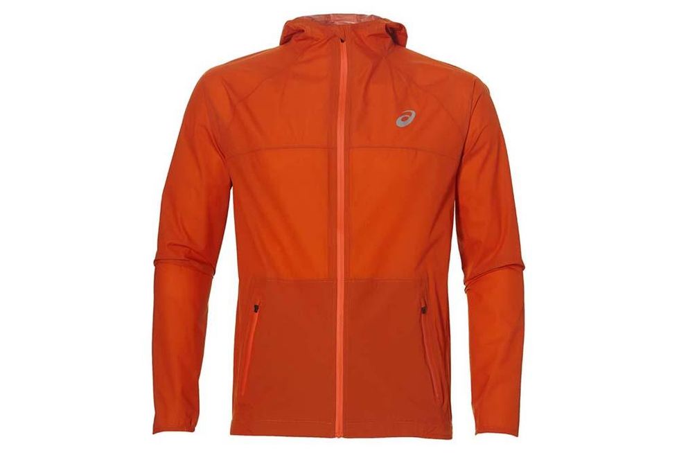 Asics Waterproof Jacket Pensata per il trail running , si rivela un capo azzeccato per tutte le corse in condizioni avverse. Le cuciture sigillate tengono lontano la pioggia mentre la tecnologia MotionDry allontana il sudore dalla pelle. Il comfort &egrave; completato dal cappuccio elasticizzato, dal cordino regolabile a livello del bordo inferiore e da due ampie tasche anteriori dove custodire cellulare o quant&rsquo;altro. Disponibile anche in versione uomo. &euro; 150 asics.com