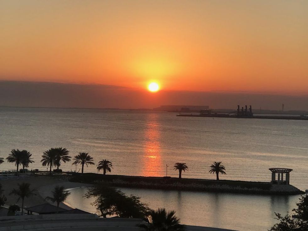 A Doha il sole sorge dal mare