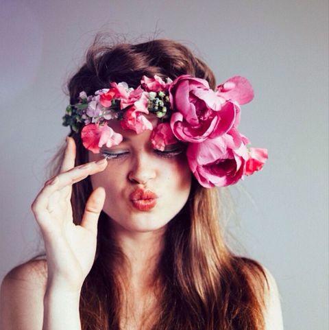 Petal, Hairstyle, Skin, Flower, Hair accessory, Beauty, Photography, Artificial flower, Headpiece, Nail, 