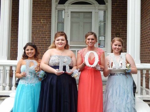 20 Best Prom Poses Creative Ideas For Prom Pictures With Your