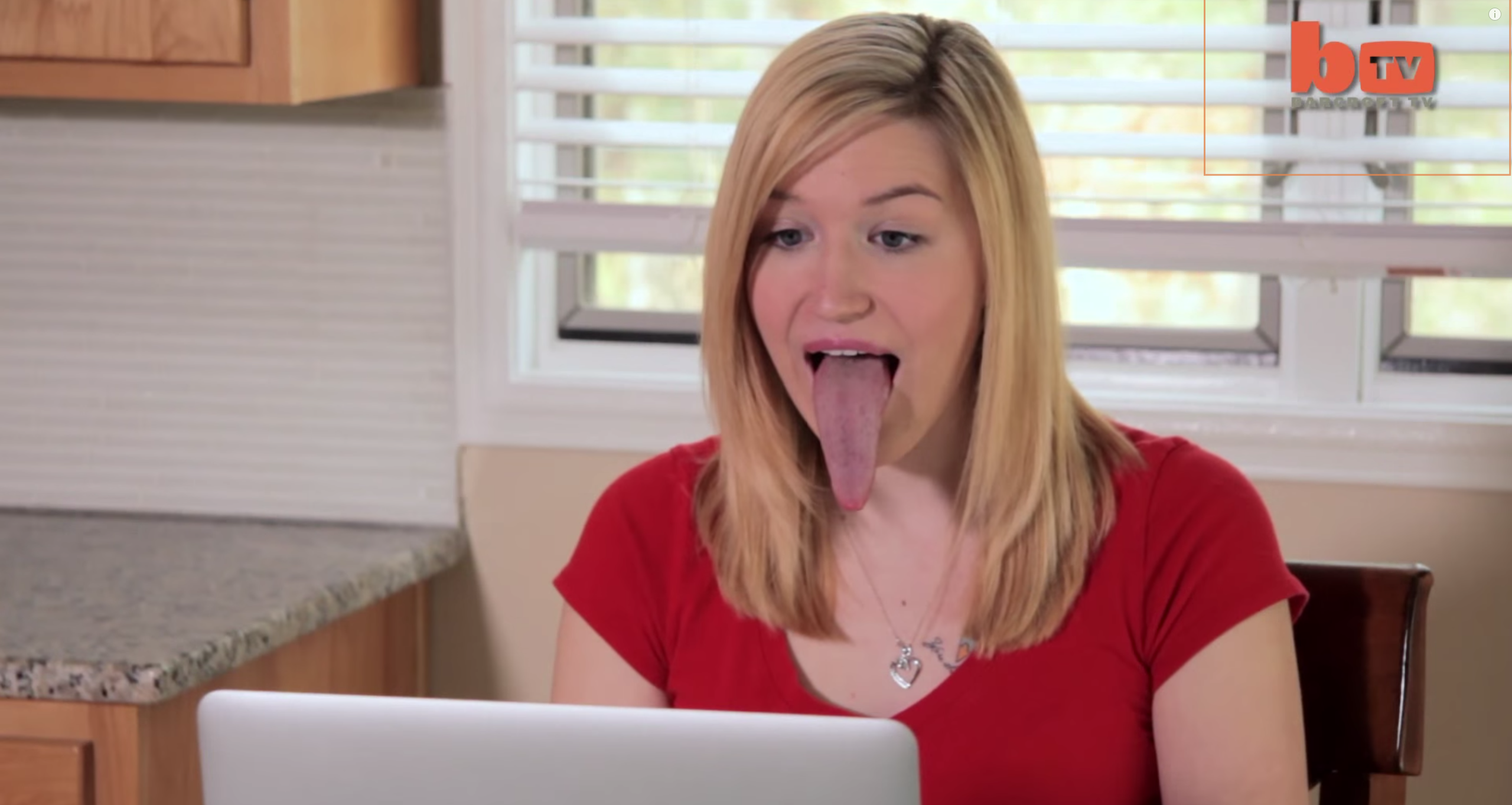 This Teen Can Literally Lick Her Own Eye Ball With Her Ginormous Tongue