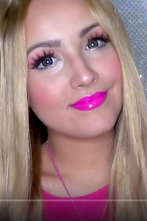 barbie makeup dikhaiye