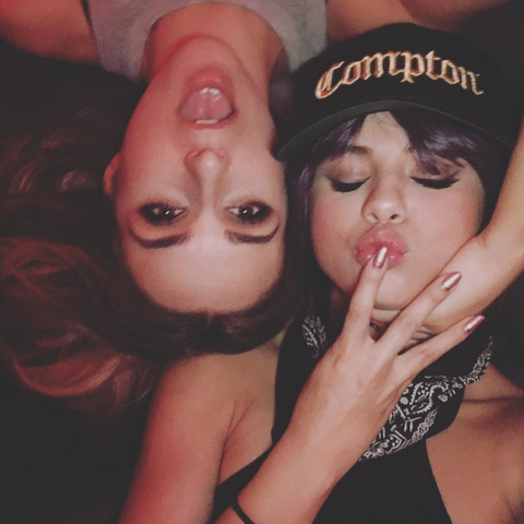 Selena Gomez Rocks The Fall Nail Color That S Blowing Up Instagram Selena Gomez Rocks The Fall Nail Color That S Blowing Up Instagram