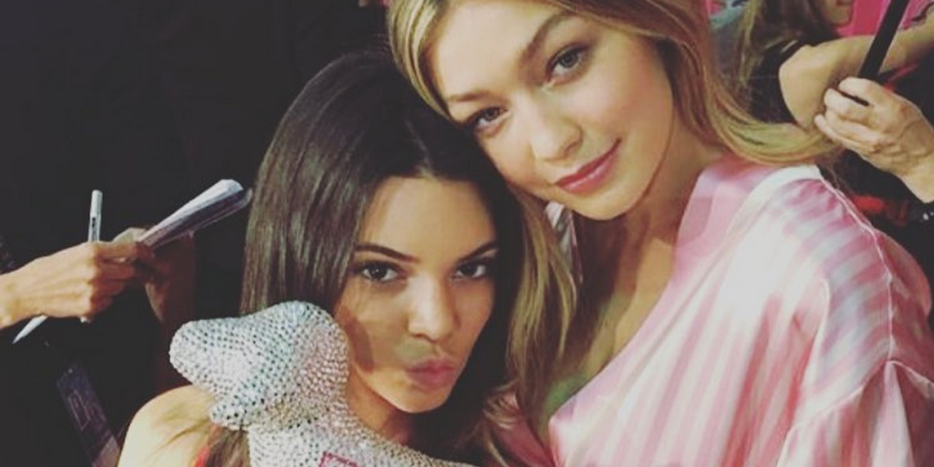 8 Adorable BTS Pics From the 2015 Victoria's Secret Fashion Show