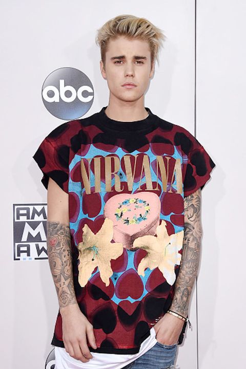 What Is Justin Bieber Wearing on the AMAs Red Carpet?!