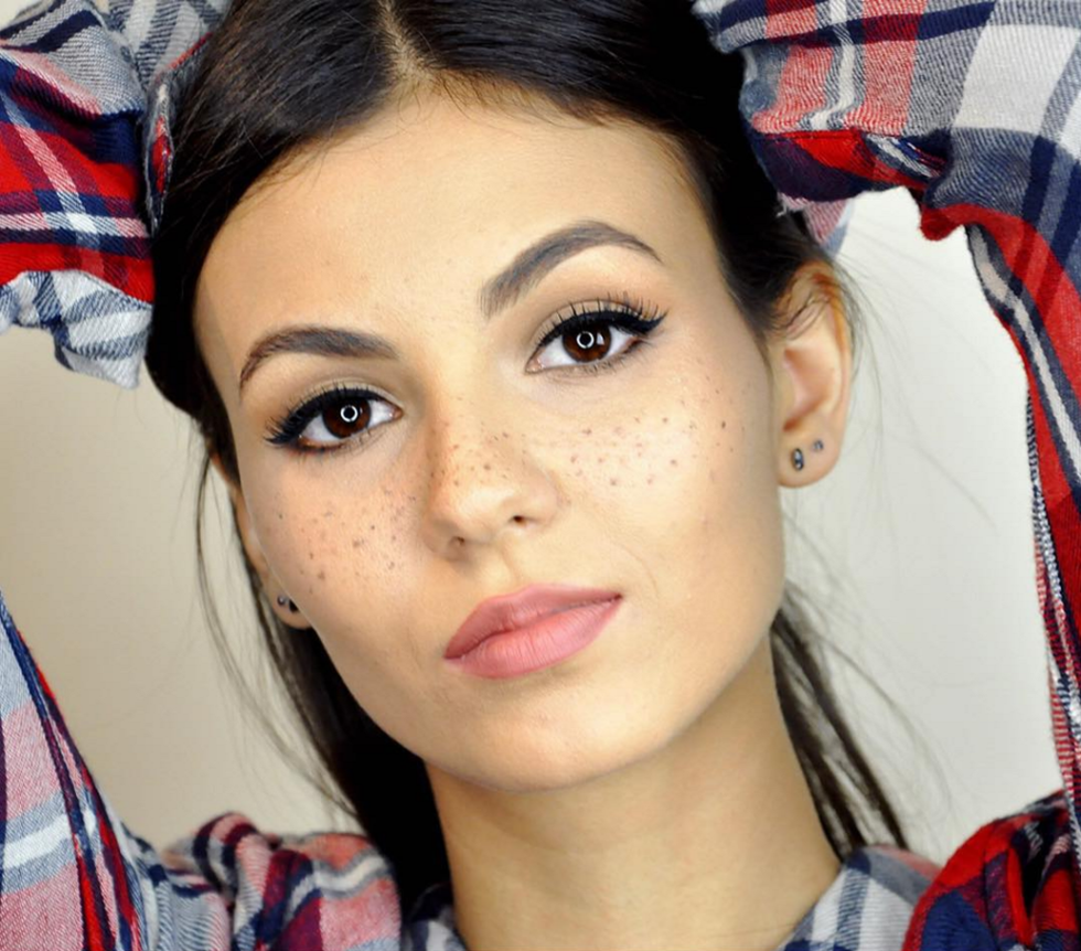 Theres Something Really ~different~ About Victoria Justice In This Pic 