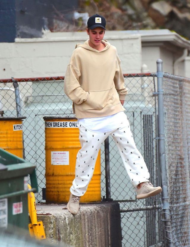 ICYMI: Justin Bieber Is Wearing Rumored Girlfriend Hailey Baldwin's Pants  Now