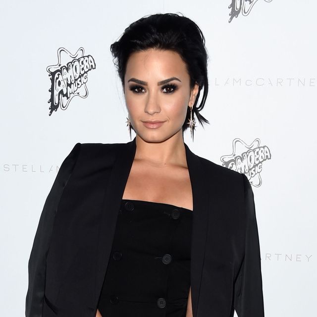 Demi Lovato Just Posted A #NoPhotoshop Underwear Selfie With A ...