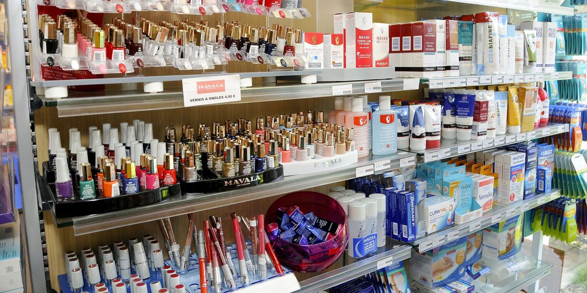 10 Things Every Drugstore Makeup Addict Understands