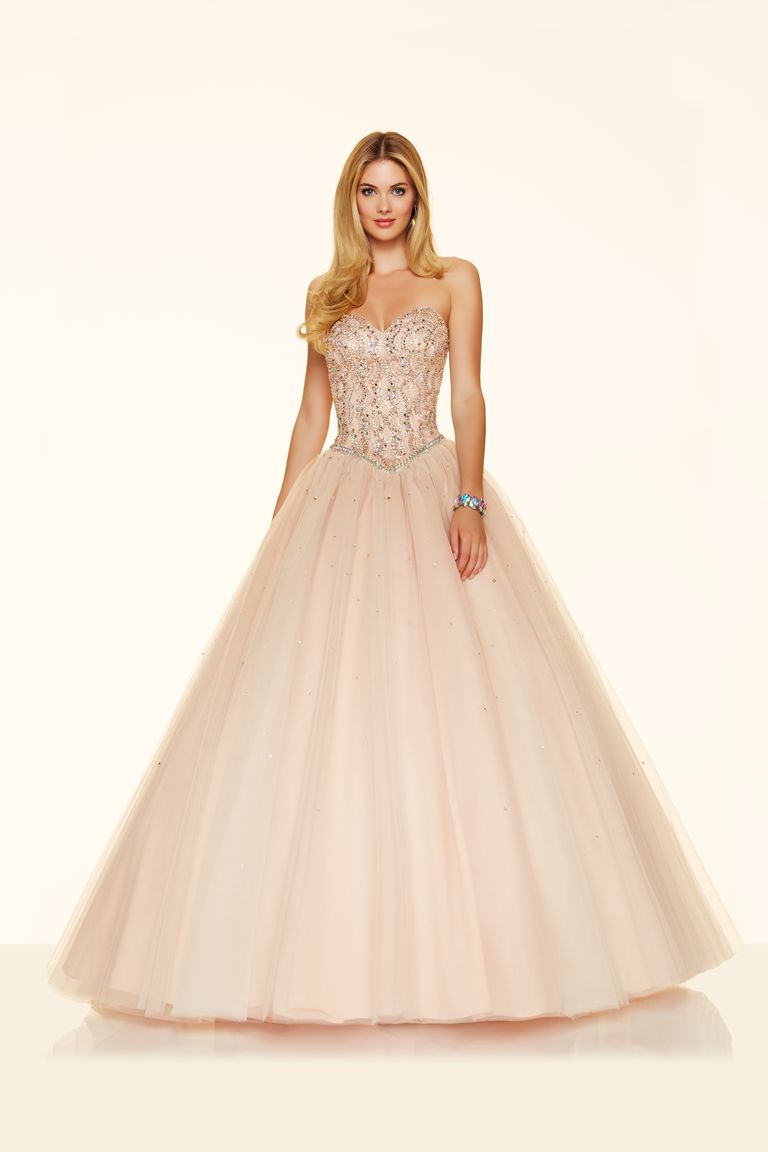 The Prettiest, Sparkliest Prom Dresses to Obsess Over ...