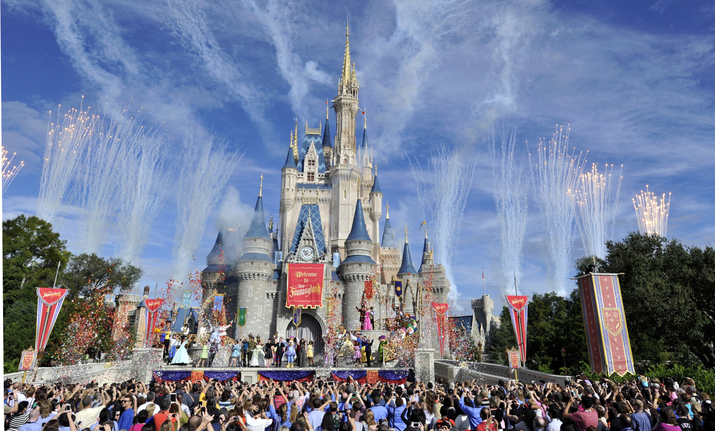 Behold: The Unhappiest Photo Ever Taken at Disney World Behold: The Unhappiest Photo Ever Taken at Disney World