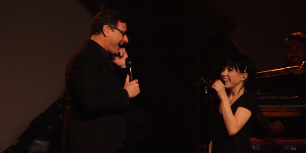 Watch Carly Rae Jepsen Perform The Fuller House Theme Song With Bob Saget 