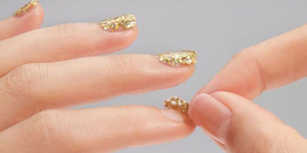 this-peel-off-nail-polish-is-perfect-for-lazy-girls