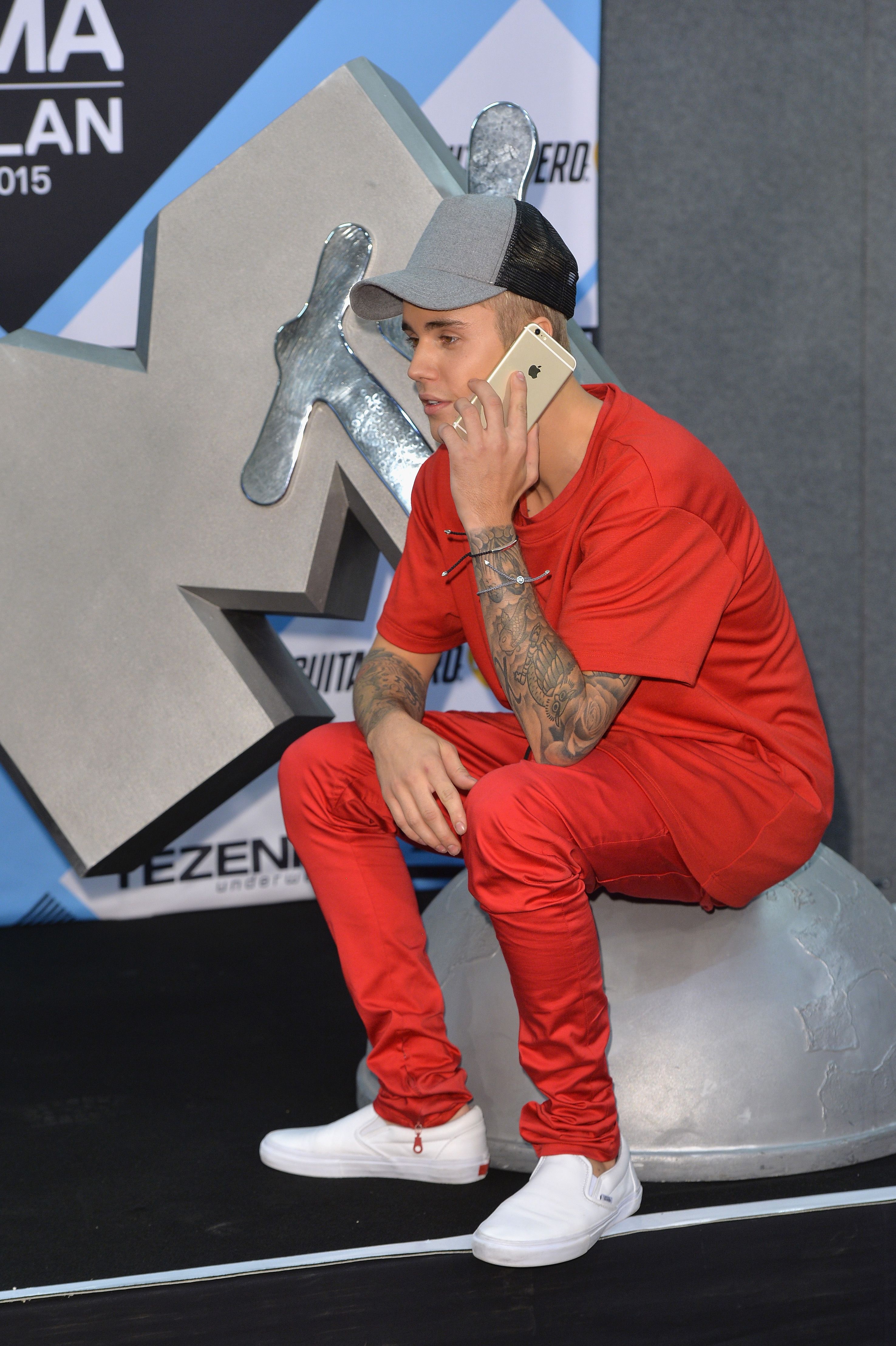 Justin Bieber Just Said Samsung Was Better Than Iphone If anyone wants justin's number, look at the replies below, you will find it there. justin bieber just said samsung was