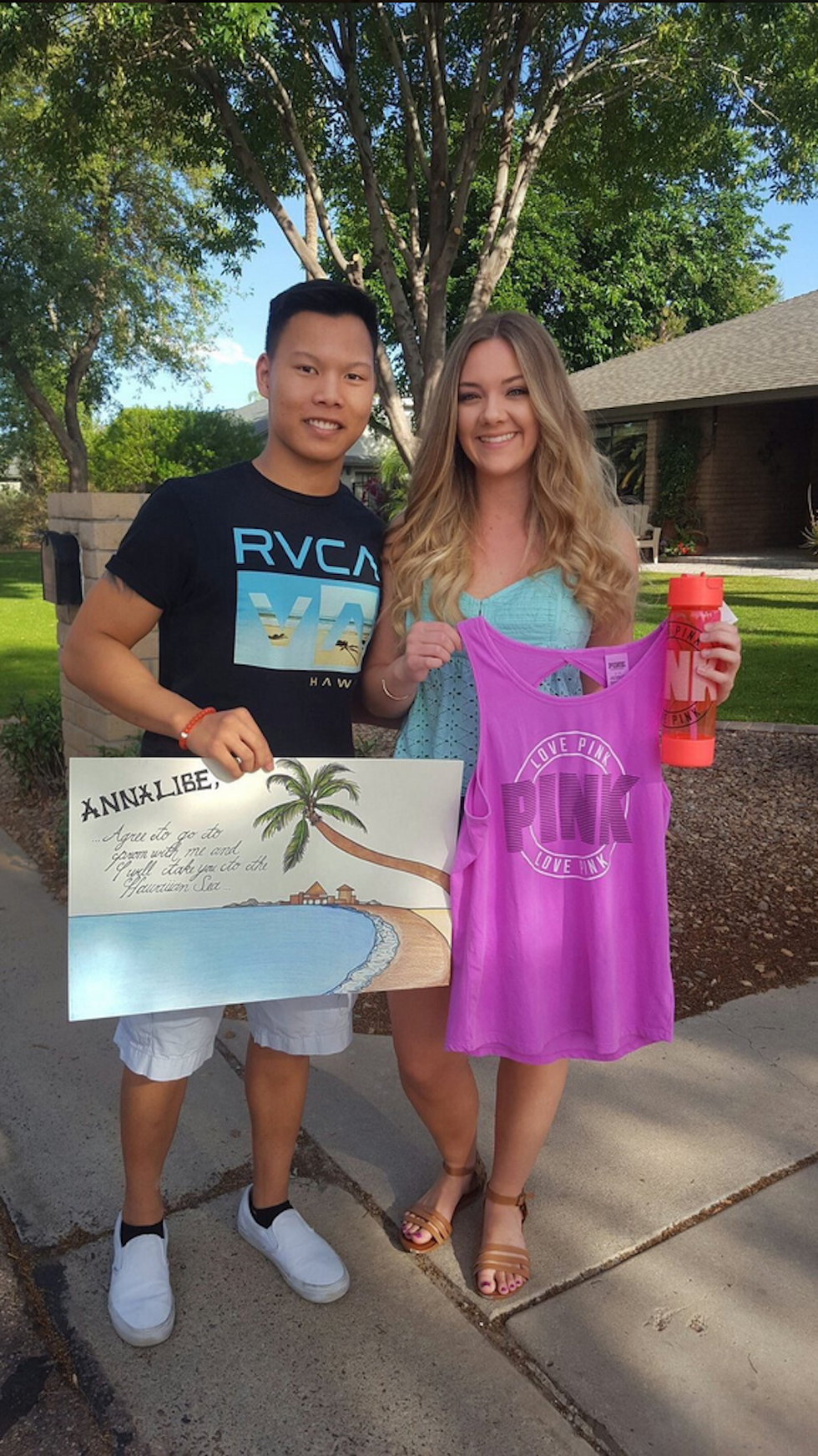 This Guy Promposed to His Girlfriend With a Trip to Hawaii