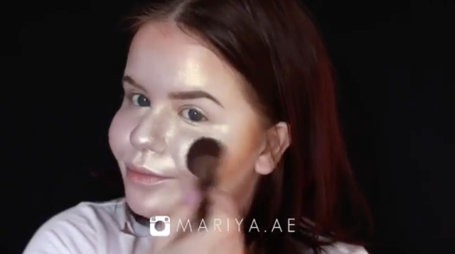 This Girl Did Her Entire Face Of Makeup Using Only Highlighter And The Results Are Weirdly Amazing 7820