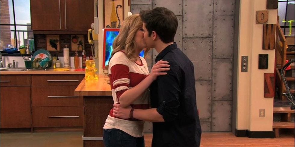 Are sam and freddie from icarly dating in real life