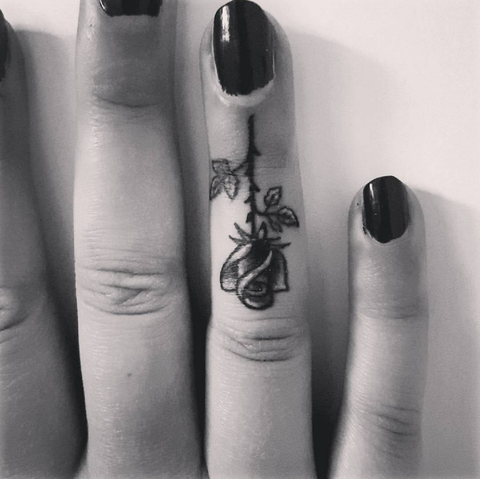 25 Finger Tattoos That Deserve Two Thumbs Up