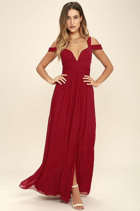 Sleeve, Shoulder, Dress, Textile, Standing, Joint, One-piece garment, Red, Formal wear, Fashion model, 