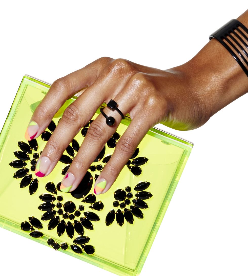 Green, Nail, Hand, Wrist, Finger, Arm, Gesture, Plant, Bangle, Fashion accessory, 