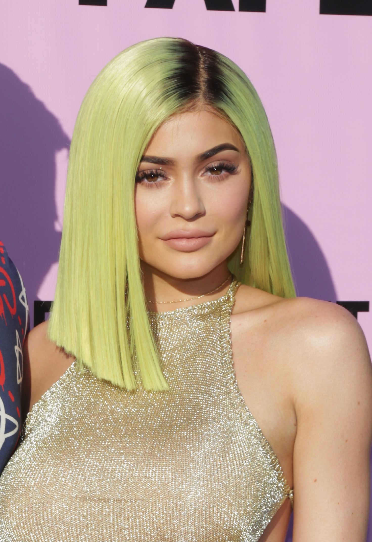 Kylie Jenner Gets Kris Jenner-Inspired Short Pixie Haircut | The Daily Dish
