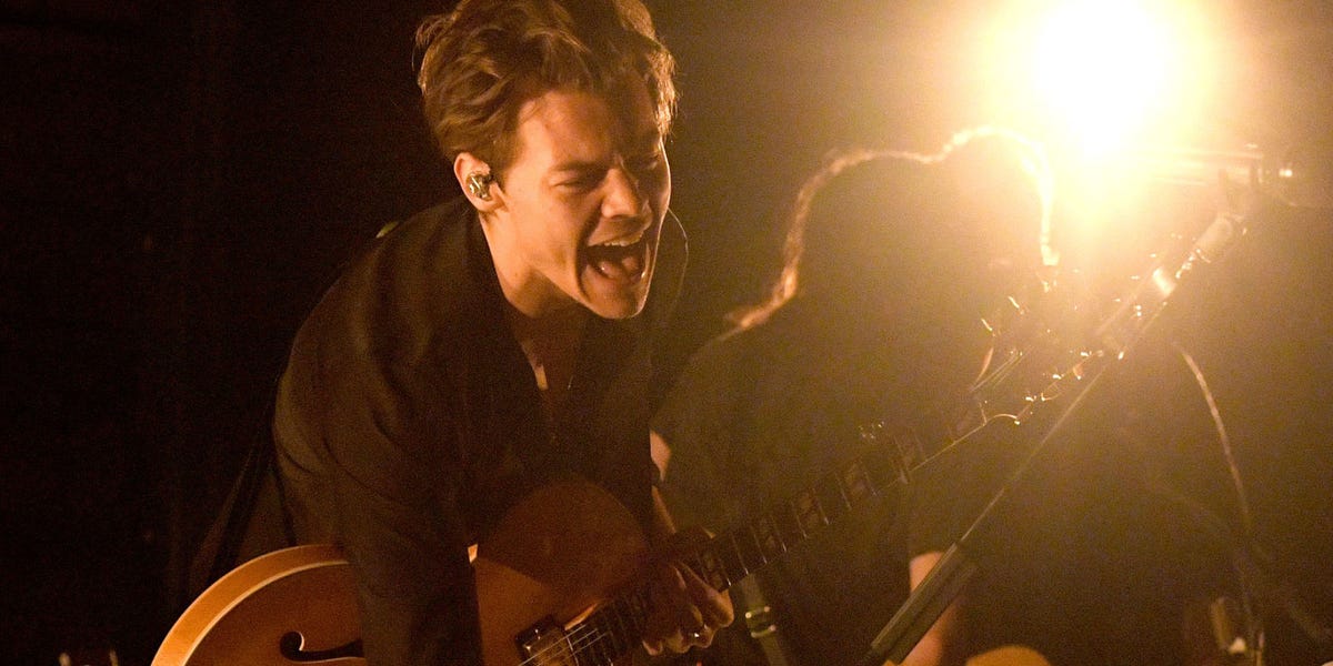 Harry Styles Did His First Stage Dive Ever During His Super Secret