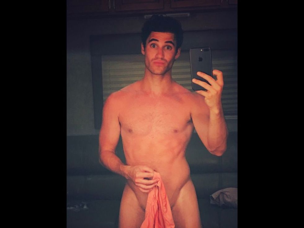 16 of the Best Responses to Darren Criss's EXTRA THIRSTY Naked Selfie
