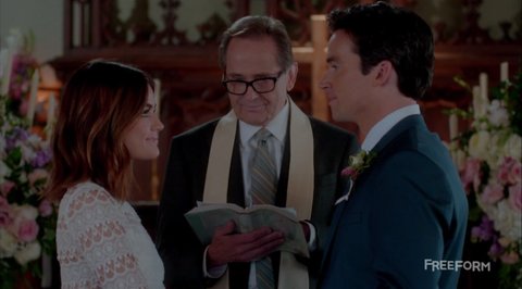Aria S Super Short Wedding Dress Is Peak Aria