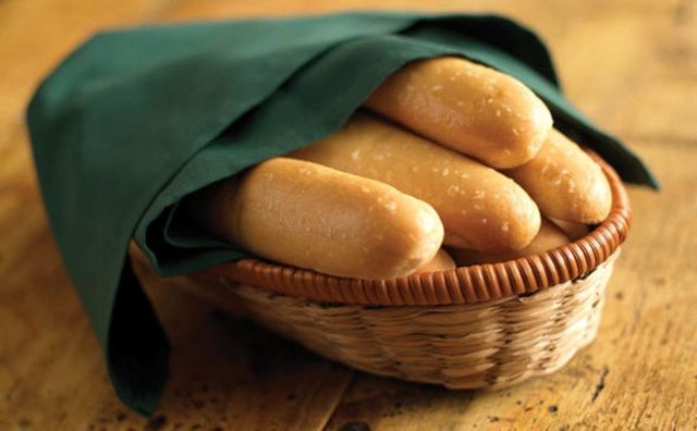 You Might Be Able to Order Olive Garden Breadsticks on Amazon