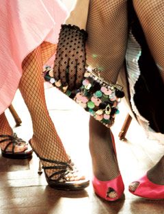 prom-feet-dancing-p0107