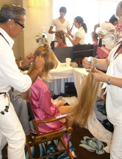 Hair, Hairstyle, Interaction, Service, Hairdresser, Conversation, Beauty salon, Hair coloring, Fashion design, Hair care, 